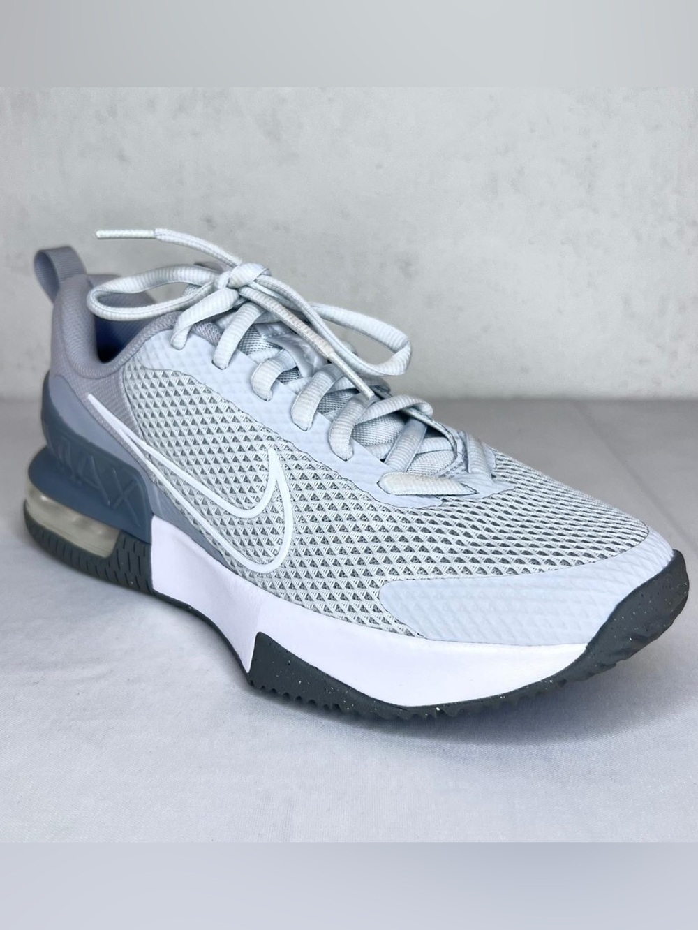 Nike SINGLE RIGHT SHOE ONLY Men's Light Grey and White Athletic Running Shoes
